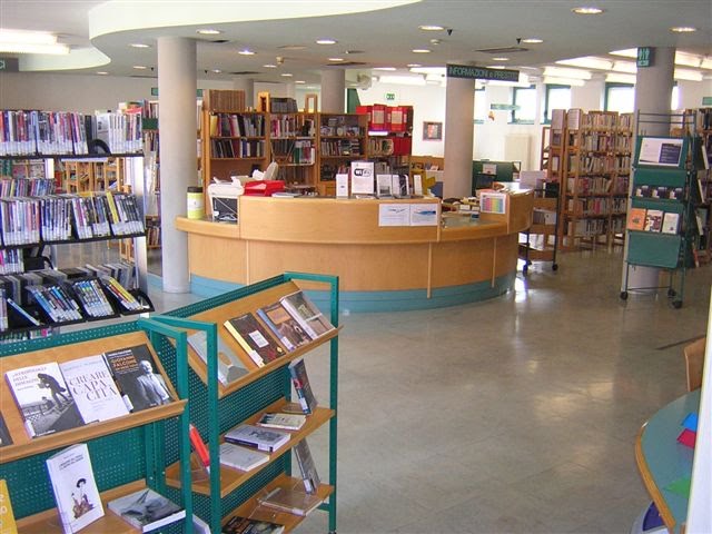 interno della biblioteca di Borgo Valsugana